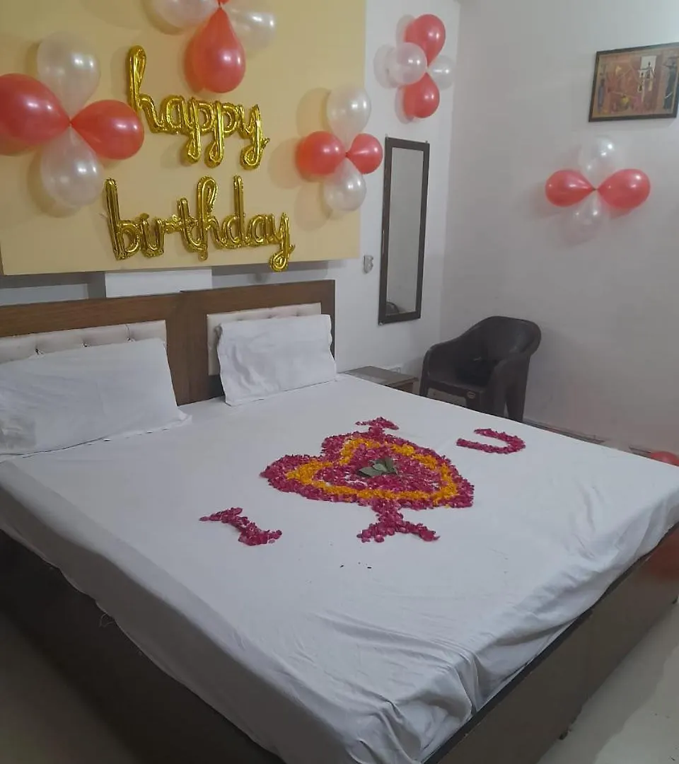 Surya Palace Új-Delhi 3*,